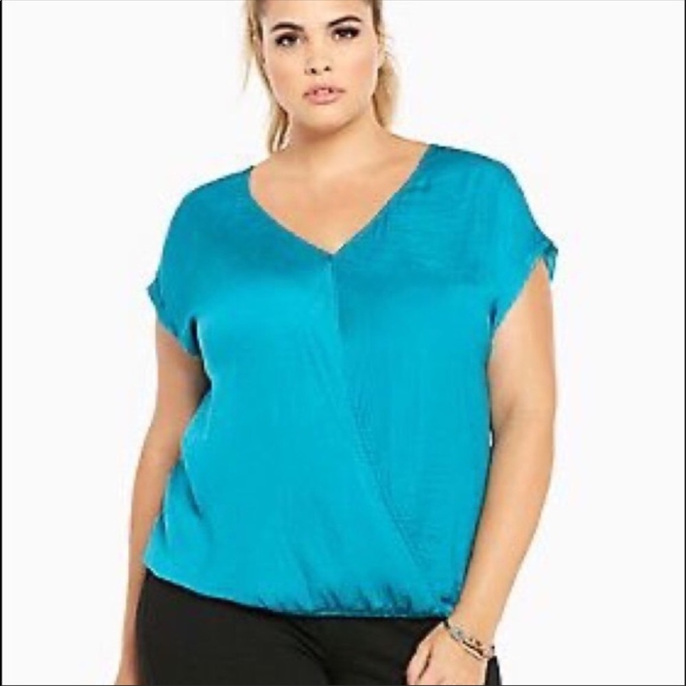 🆕 NWT TORRID FAUX WRAP CROCHET SHOULDER SHIRT